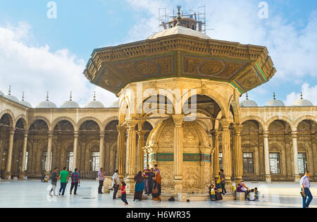 Der Innenhof der großen Moschee von Muhammad Ali Pasha mit dem schönen Waschung Brunnen Stockfoto