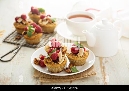 Hausgemachte frisch gebackenes Haferflocken muffins Stockfoto