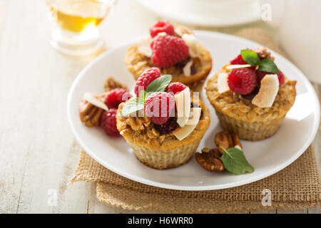 Hausgemachte frisch gebackenes Haferflocken muffins Stockfoto