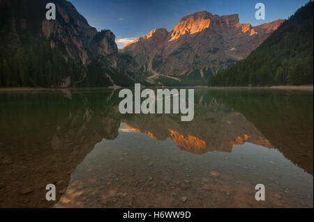 Gewässer Süd Tirol Salzwasser Meer Ozean Wasser Wasser Urlaub Urlaub Ferien Urlaub grüne Dolomiten Wandern Wanderung Wandern Stockfoto