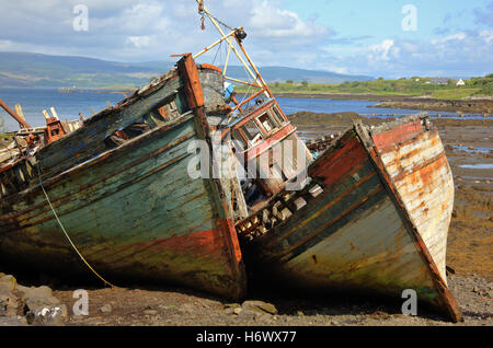 Angelboot/Fischerboot Wracks am Stadtrand von Salen auf der Isle of Mull Stockfoto