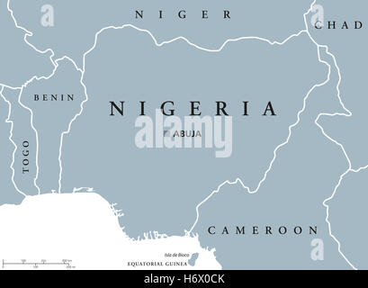 Nigeria politische Karte mit Hauptstadt Abuja, nationale Grenzen und Nachbarländern. Graue Abbildung mit englischer Beschriftung. Stockfoto