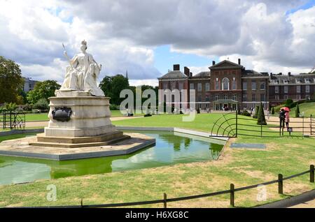 Kensington Palace Gardens, Kensington Palace, London, England, Vereinigtes Königreich Stockfoto