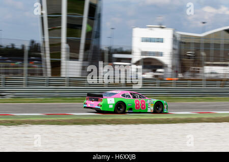 Adria, Rovigo, Italien - 17. September 2016: EuroKart Racing Team, angetrieben von Monforte Simone, beim Rennen in der Nascar Whelen Stockfoto