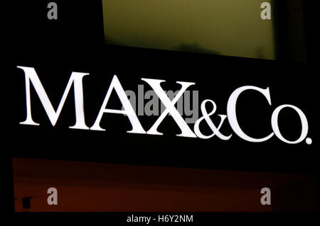 Das Logo der Marke "Max Und Co", Berlin. Stockfoto