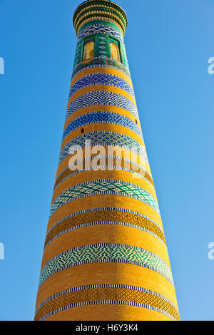 Koranschulen, Minarette, Mausoleen, historische Stätten, Farbe, Basare, Märkte, Chiwa Innenstadt, Xiva Ichon Quala, Seidenstraße, Usbekistan Stockfoto