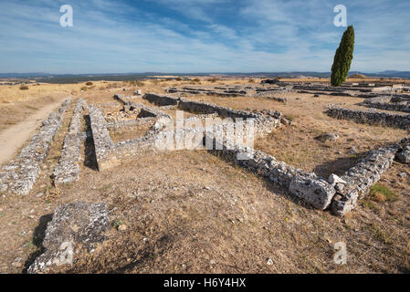 Ruinen der alten römischen Kolonie Clunia Sulpicia in Burgos, Spanien. Stockfoto