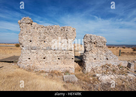 Ruinen der alten römischen Kolonie Clunia Sulpicia in Burgos, Spanien. Stockfoto