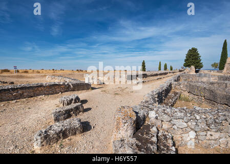 Ruinen der alten römischen Kolonie Clunia Sulpicia in Burgos, Spanien. Stockfoto