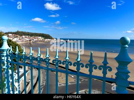 Ein Blick von der Spa Süd Bucht Brücke von Scarborough, North Yorkshire, England UK Stockfoto