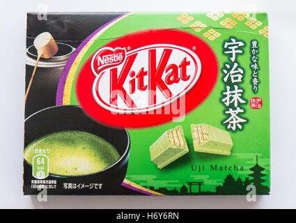 Schmiegen sich japanische Produkt Kitkat in grüner Tee Aroma, Geschmack. Stockfoto