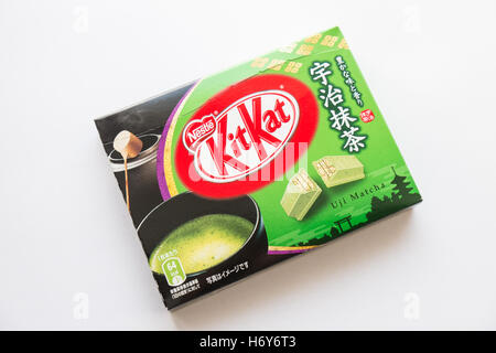 Schmiegen sich japanische Produkt Kitkat in grüner Tee Aroma, Geschmack. Stockfoto