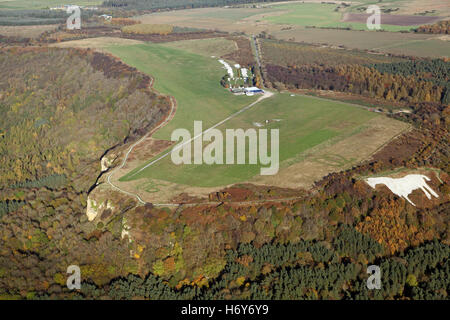 Luftaufnahme des Yorkshire Gliding Club bei Sutton Bank & Kilburn White Horse, UK Stockfoto