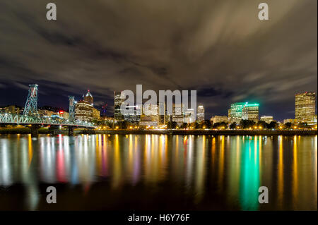 Die Innenstadt von Portland Oregon nightscape Stockfoto