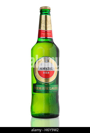 LONDON, Vereinigtes Königreich - 1. November 2016: Kalte Flasche Amstel Premium Lager auf weißem Hintergrund. Stockfoto