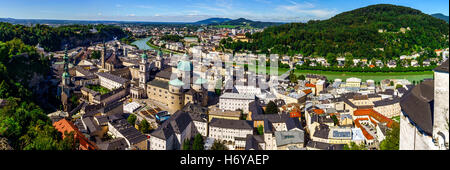 Dächern von Salzburg, Luftbild anzeigen, Sommertag, Österreich Stockfoto