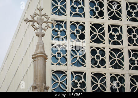 Reich verzierte Bürofenster Manchester Kreuz Stein gotischen Kreuz zweite Kreuzung Petersplatz Standort Kenotaph abstraktes Muster verzierten A Stockfoto