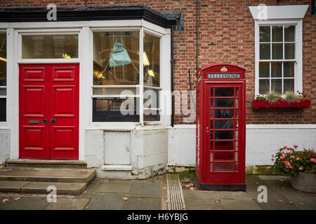 Tarporley Dorf Cheshire alte geschlossene Post Hauptstraße ziemlich lebhaften Dorf Zentrum von der Cheshire Qualität deluxe vorbehaltene Stockfoto