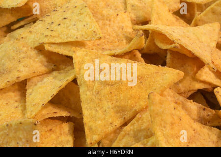 Hintergrund der duftenden mexikanische Tortillas Chips mit viel Salz Stockfoto