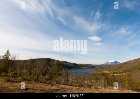 Lofoten, Norwegen. Sandemarka Landschaft und Wege, wo traditionelle indigene Sami Menschen einst lebten vom Land. Stockfoto