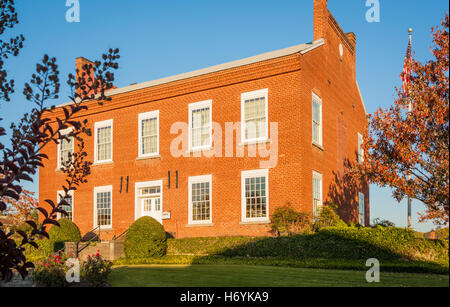 Das alte White County Courthouse ist eine historische 1859 county Courthouse Gebäude in Cleveland, Georgia, USA. Stockfoto