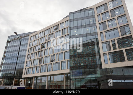 eine zentrale quadratische Bürogebäude in sanierten Cardiff Wales Vereinigtes Königreich Stockfoto