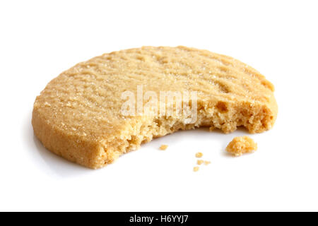 Einzelne runden Shortbread Biskuit mit Krümel und Biss fehlt. In der Perspektive. Stockfoto