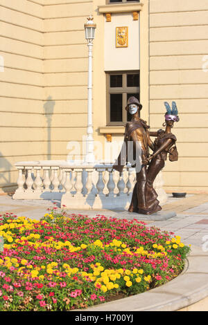 Maskerade von Aleksandar Ivanovski Karadare außerhalb des National Theaters in Skopje, Mazedonien Stockfoto