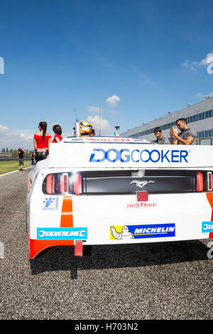 Adria, Rovigo, Italien - 17. September 2016: Doppel-T durch das Nocentini Team, angetrieben von Gabbiani Gian, beim Rennen in der Nascar-Whele Stockfoto