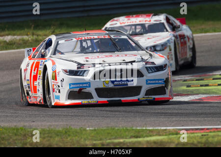 Adria, Rovigo, Italien - 17. September 2016: Doppel-T durch das Nocentini Team, angetrieben von Gabbiani Gian, beim Rennen in der Nascar-Whele Stockfoto