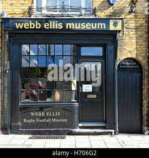 Web Ellis Museum in Stadt Zentrum von Rugby Warwickshire England UK behauptet, Geburtsort von Rugby-Fußball-Kollektion des Rugby-Artefakte & Erinnerungsstücke Stockfoto