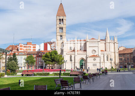 VALLADOLID, Spanien - 1. November 2016: Santa Maria De La Antigua Church, Valladolid, Castilla y Leon. Spanien. Stockfoto