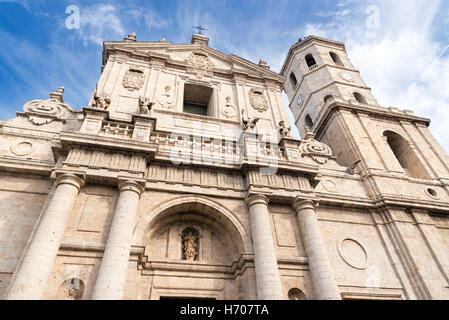 VALLADOLID, Spanien - 1. November 2016: Kathedrale Notre-Dame der Heiligen Himmelfahrt (Catedral de Nuestra Señora De La Asunción) Stockfoto