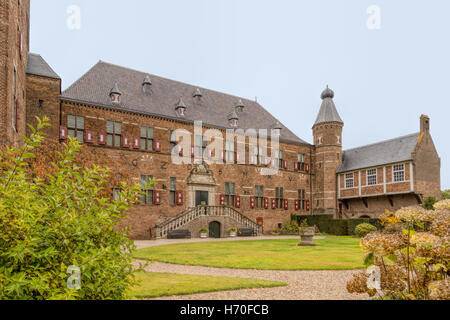 Innenhof des Huis Bergh, eine Burg aus dem 13. Jahrhundert,'s-Heerenberg, in der Achterhoek, Montferland, Gelderland, Niederlande. Stockfoto