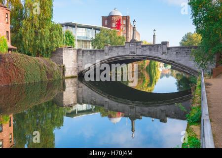 Whitefriars Bridge Norwich, Blick auf die Whitefriars Bridge, die den Fluss Wensum im Zentrum von Norwich, England, überspannt. Stockfoto