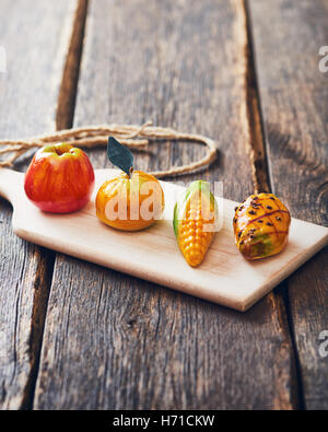 Typisch sizilianische Gebäck - Marzipan-Obst - Frutta di martorana Stockfoto