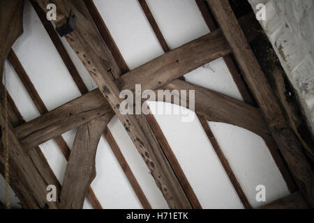 Das Innere der mittelalterlichen 13. Jahrhundert St. Tanwg Kirche, gelegen in den Dünen nahe dem Strand Llandanwg, Snowdonia, Gwynedd. Wales UK Stockfoto