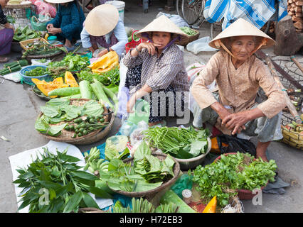 Frauen-Anbieter Straße Markt Hoi An Vietnam Stockfoto