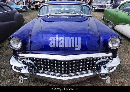 Buick Sedan, Hot Rods, Kustoms, Kreuzer & Kunst in Bottrop Kustom Kulture 2007-Festival auf dem Flugplatz in blau Stockfoto