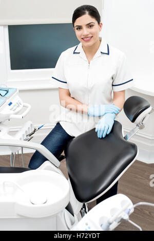 Frau Lachen Lachen Lachen Twit kichern Lächeln Lächeln lachen lachend lächelnd lächelt Gesundheit medizinisch medizinische weiblich Stockfoto