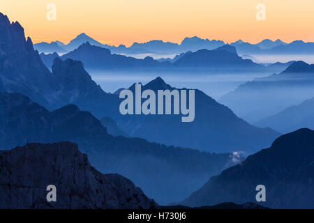 Berg-Gipfel-Hintergrund Stockfoto