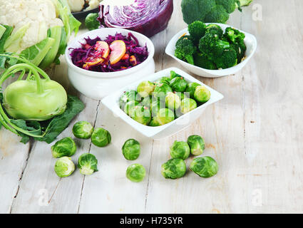 Essen aliment landwirtschaftliche Vitamine Vitamine moderne moderne grüne neue Diät Hof verschiedene individuelle Kohl sortiert Stockfoto