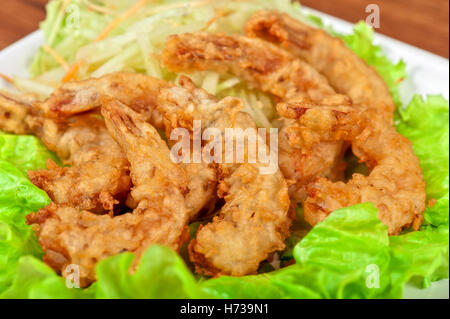 Lebensmittel Nahrungsmittel Closeup grüne heiße frische Garnelen Winkel goldenen Fisch Küche Küche Teller Soße Gourmet-tiefen Teller Essen Schalentiere Stockfoto