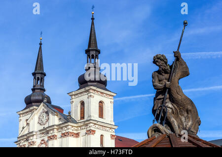 Jihlava, Masaryk-Platz mit St. Ignatius Church, Neptun-Brunnen, Region Vysocina, Tschechische Republik Stockfoto