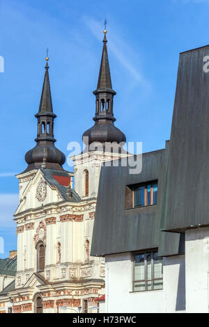 Jihlava, Masaryk-Platz mit dem Kaufhaus Prior, Gebäude aus der kommunistischen Ära brutalistischen Stil, Tschechische Republik Stockfoto