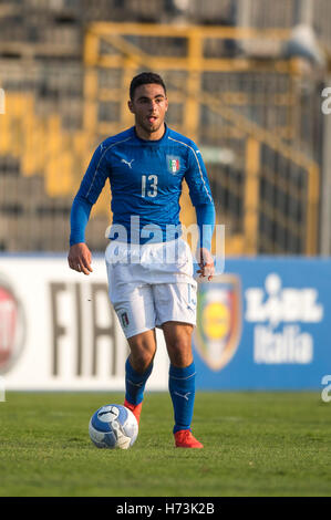 Ravenna, Italien. 31. Oktober 2016. Alessandro Ahmetaj (ITA) Fußball: UEFA European u-17 Meisterschaft 2017 Qualifikationsrunde Gruppe 4 Match zwischen Italien mit 2: 0 Serbien im Stadio Bruno Benelli in Ravenna, Italien. © Maurizio Borsari/AFLO/Alamy Live-Nachrichten Stockfoto