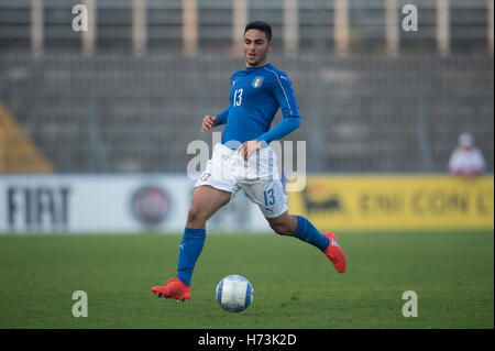 Ravenna, Italien. 31. Oktober 2016. Alessandro Ahmetaj (ITA) Fußball: UEFA European u-17 Meisterschaft 2017 Qualifikationsrunde Gruppe 4 Match zwischen Italien mit 2: 0 Serbien im Stadio Bruno Benelli in Ravenna, Italien. © Maurizio Borsari/AFLO/Alamy Live-Nachrichten Stockfoto