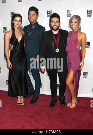 Nashville, TN, USA. 1. November 2016. 1. November 2016 - Nashville, Tennessee - Abby Gesetz, Dan Smyers, Shay Mooney und Hannah Billingsley. 64. jährliche BMI Land Awards 2016 BMI Country Awards statt am BMI Music Row Sitz. Bildnachweis: Laura Farr/AdMedia Credit: Laura Farr/AdMedia/ZUMA Draht/Alamy Live-Nachrichten Stockfoto