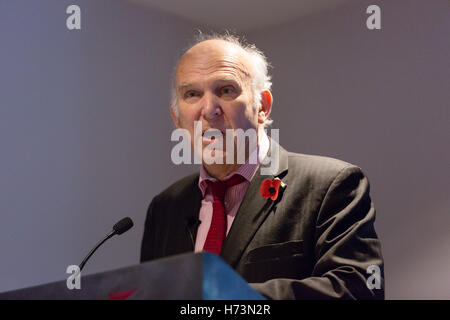 London, UK. 2. November 2016. Sir Vince Cable, ehemaliger Secretary Of State for Business, Innovation and Skills anlässlich der Auflösung-Stiftung bei der Vorstellung seines Berichts über steuerliche Politik und Post Austritt Steuerstrategie. Bildnachweis: Vickie Flores/Alamy Live-Nachrichten Stockfoto