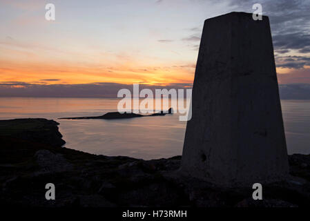 Würmer Kopf, Rhossili Bucht, Gower-Halbinsel in der Nähe von Swansea, Wales, Großbritannien. 2. November 2016. Atemberaubende Herbst Sonnenuntergang über den kultigen Würmer Kopf Rhossili Bay auf der Gower-Halbinsel in der Nähe von Swansea heute Abend. Bildnachweis: Phil Rees/Alamy Live-Nachrichten Stockfoto